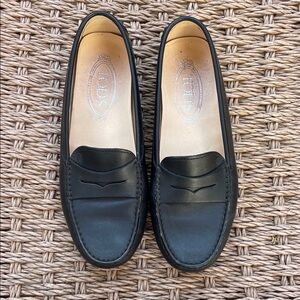 Tod's Elegant Black Leather Slip-On Loafers